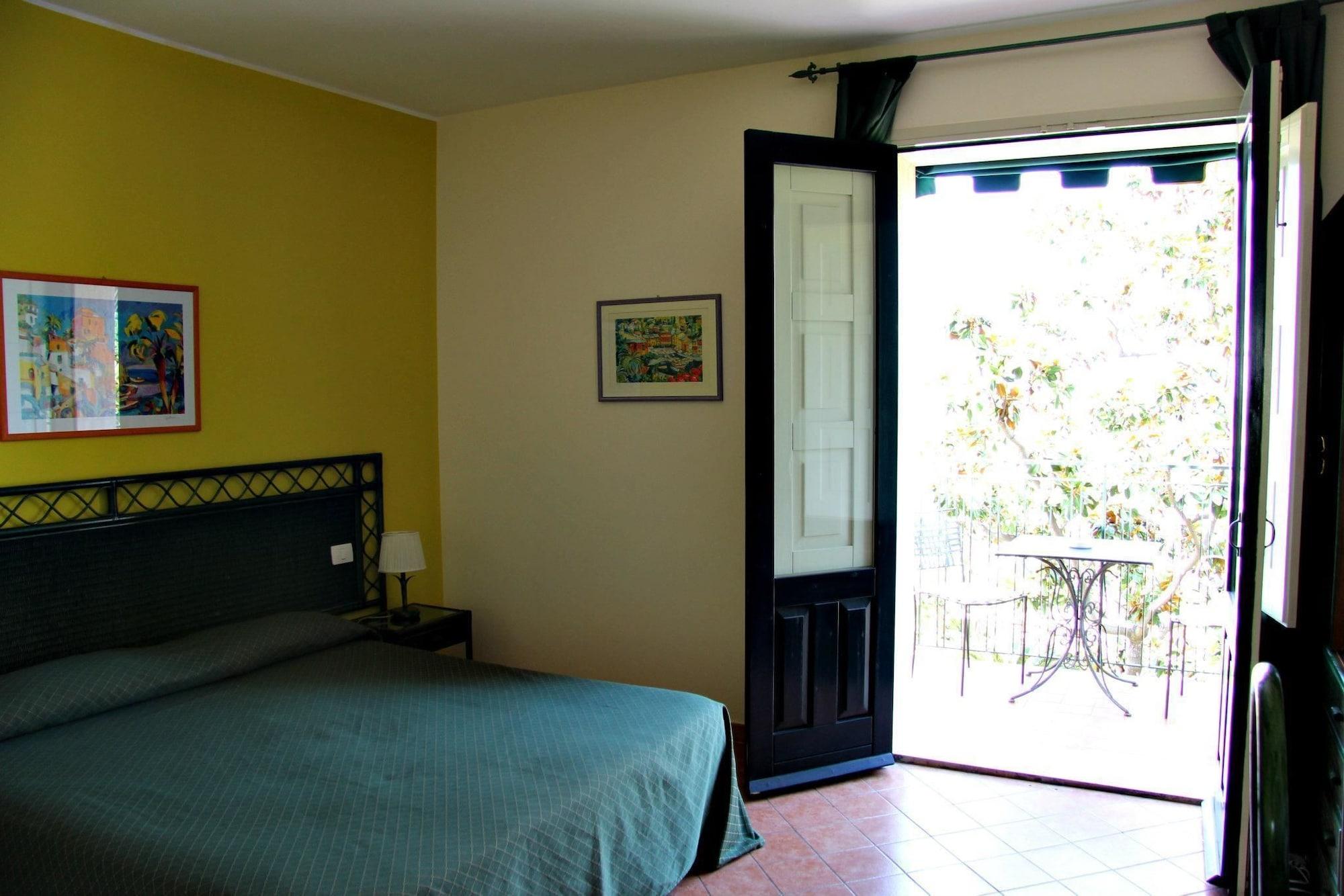 Hotel Baia Delle Sirene Taormina Bagian luar foto