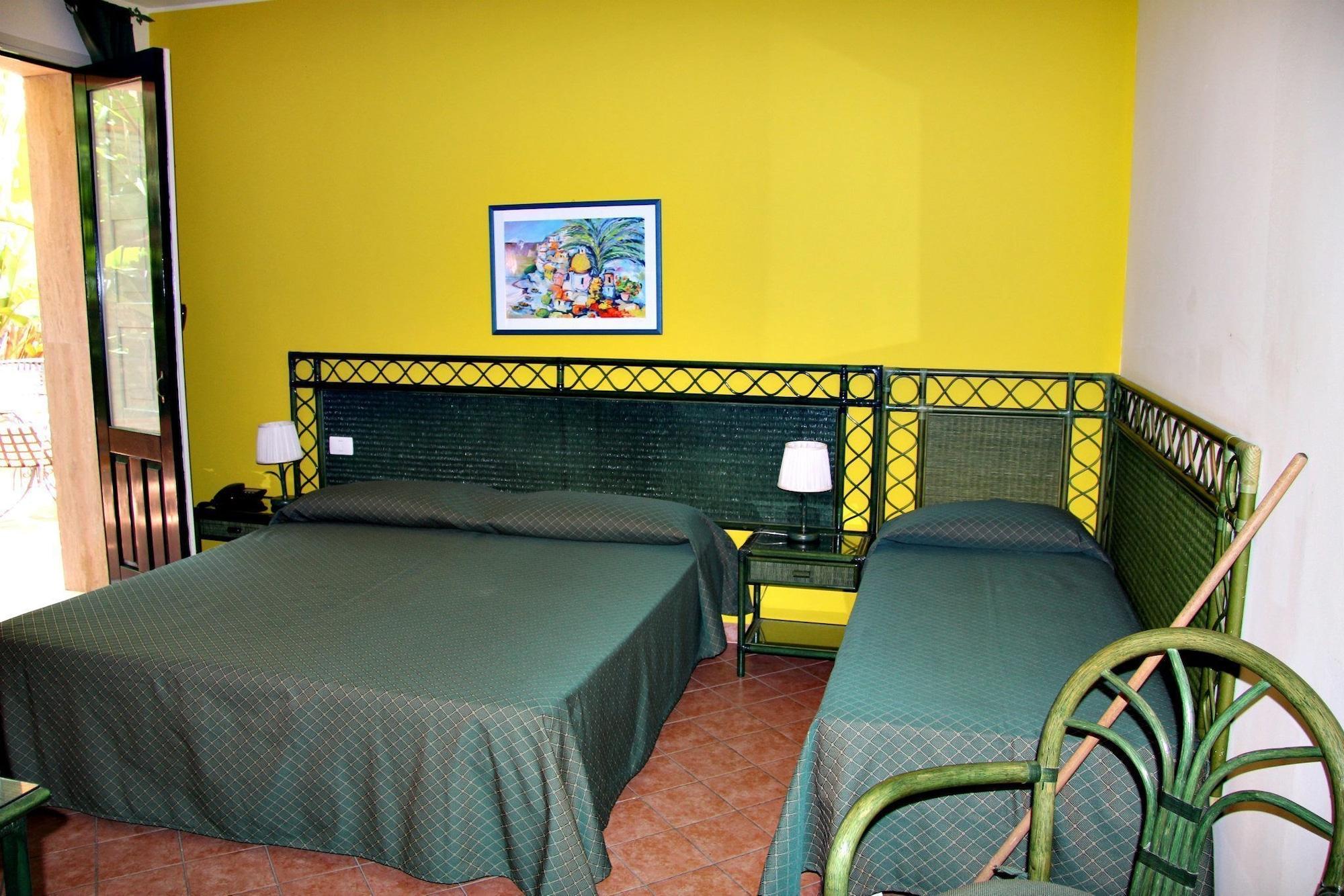 Hotel Baia Delle Sirene Taormina Bagian luar foto