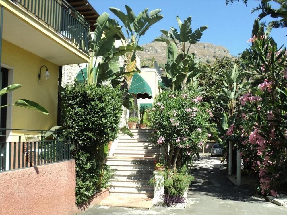Hotel Baia Delle Sirene Taormina Bagian luar foto