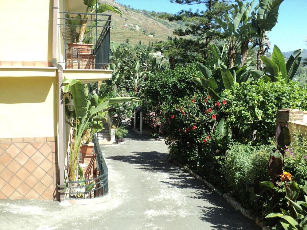 Hotel Baia Delle Sirene Taormina Bagian luar foto