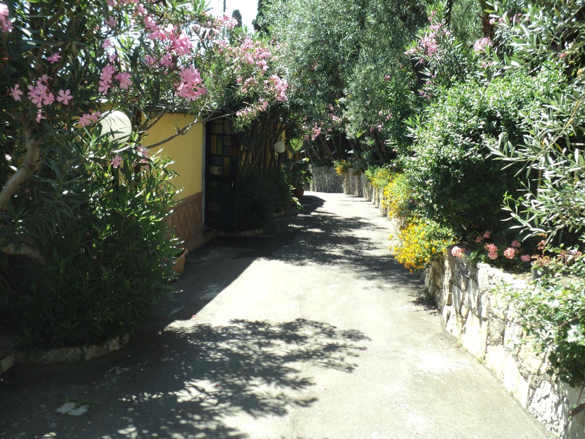 Hotel Baia Delle Sirene Taormina Bagian luar foto