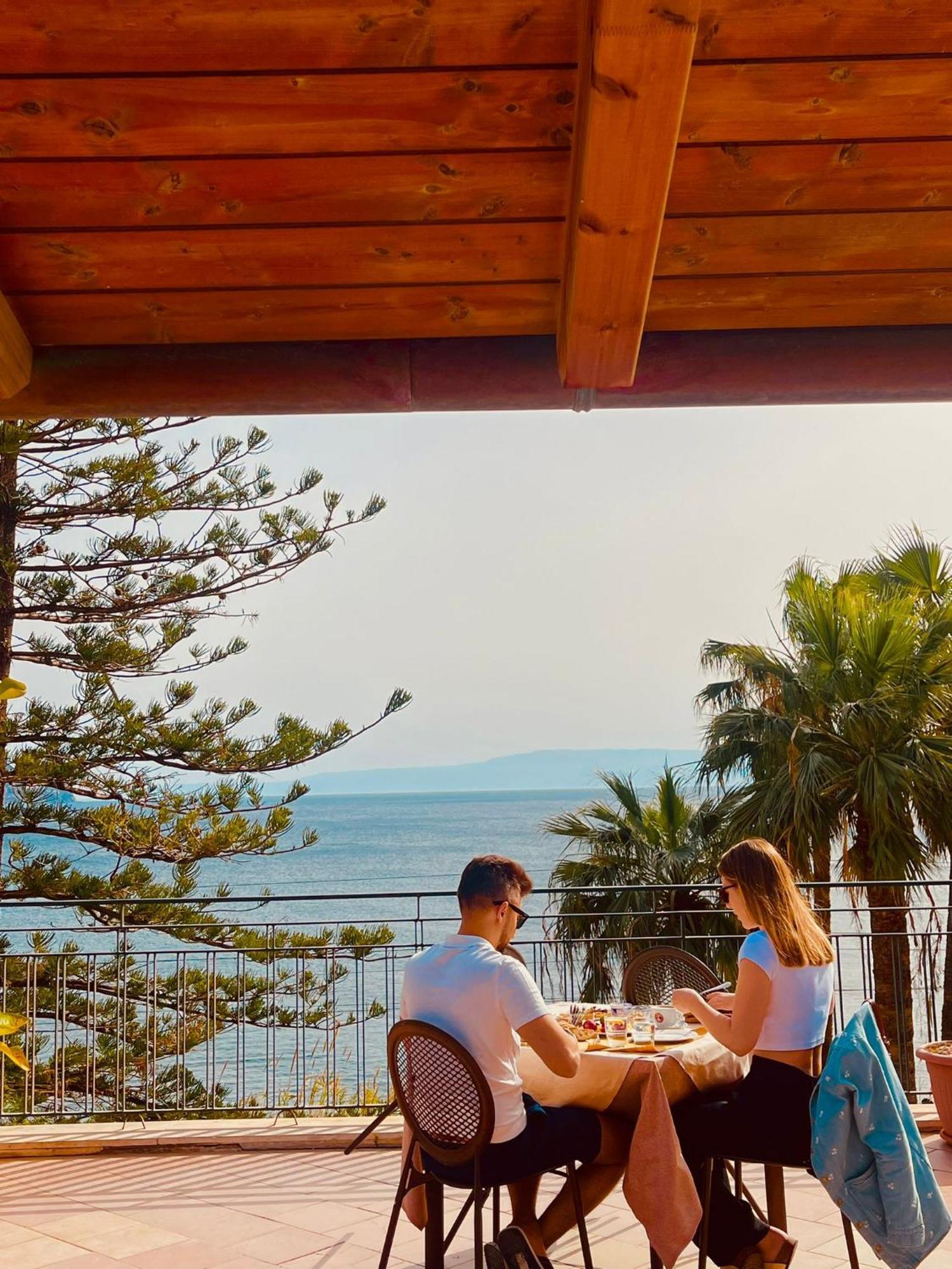 Hotel Baia Delle Sirene Taormina Bagian luar foto