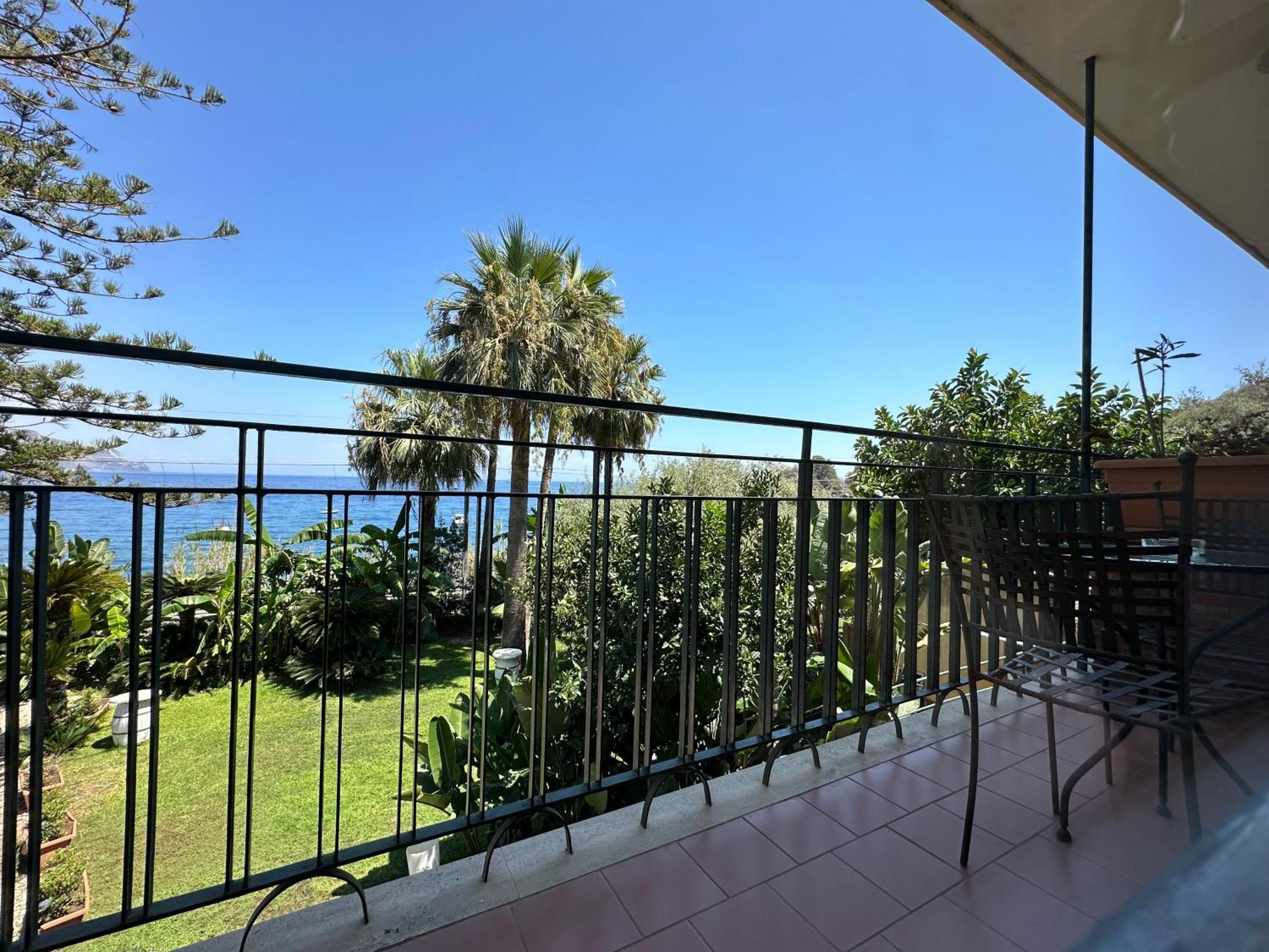 Hotel Baia Delle Sirene Taormina Bagian luar foto