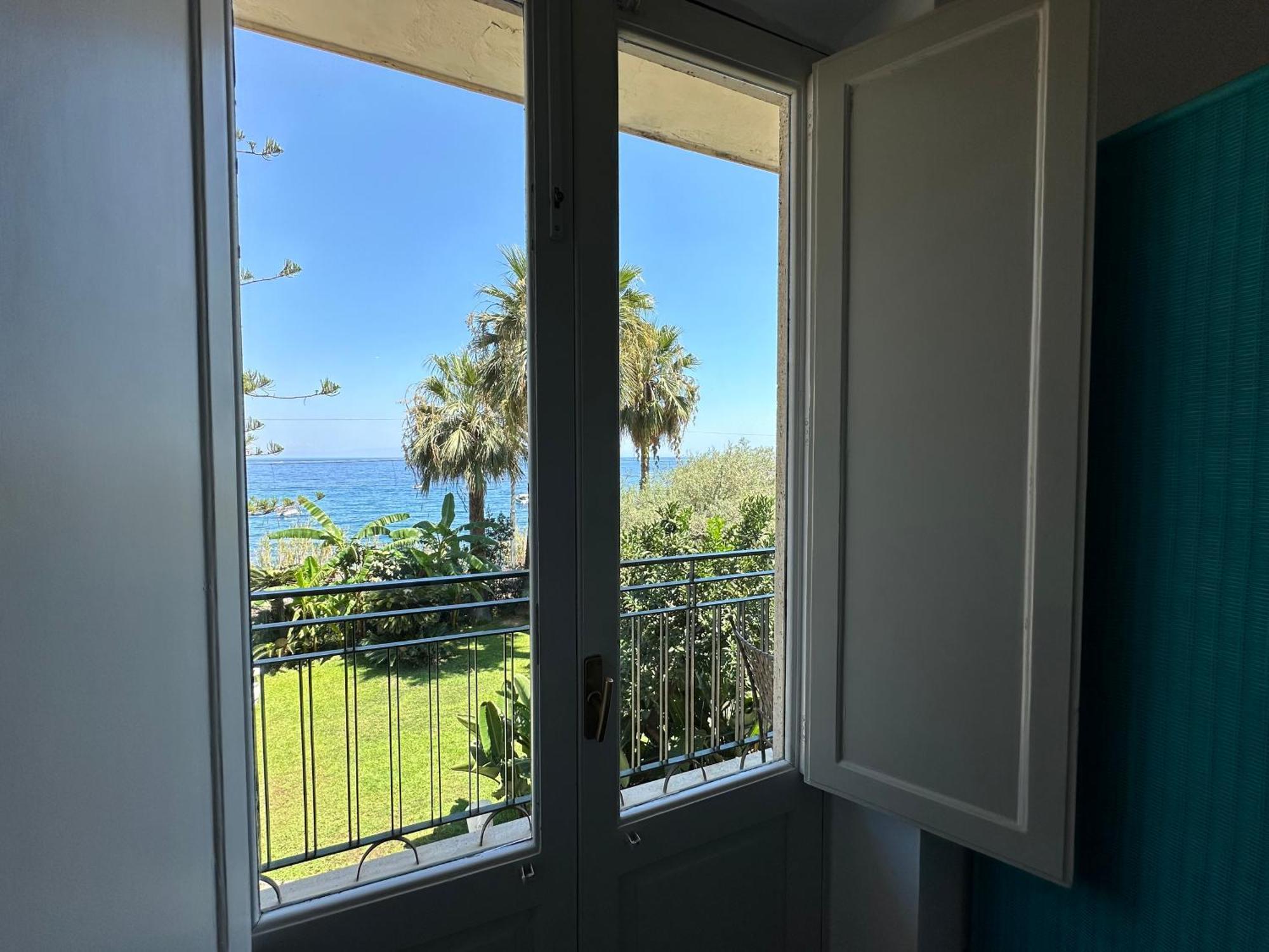 Hotel Baia Delle Sirene Taormina Bagian luar foto
