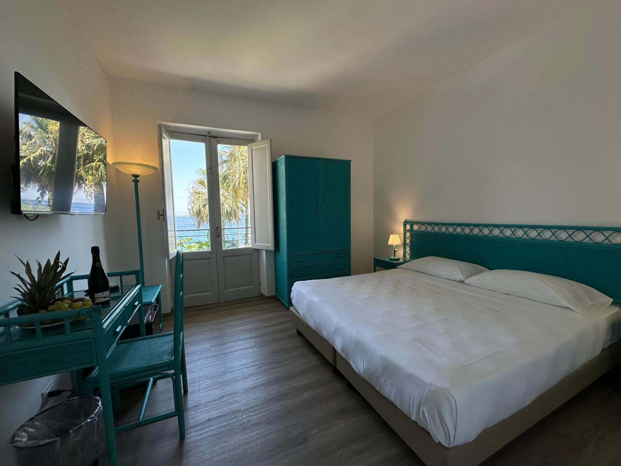 Hotel Baia Delle Sirene Taormina Bagian luar foto